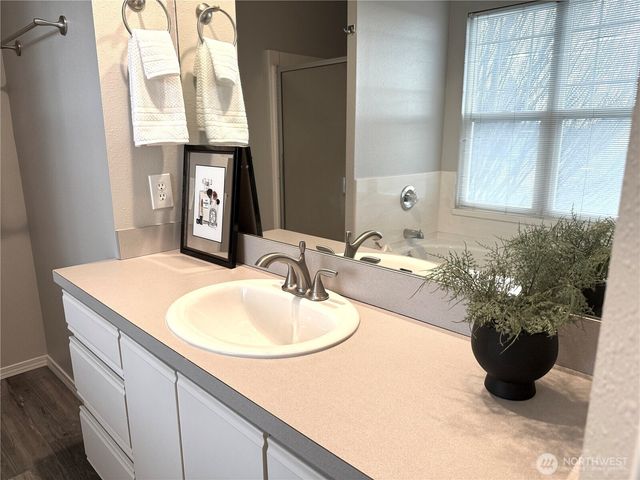 278 NE Deccio Road, College Place, WA 99324