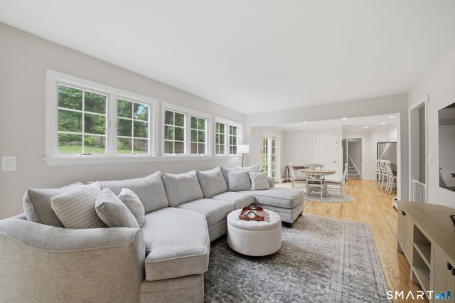 14 Woodchuck Lane, Ridgefield, CT 06877