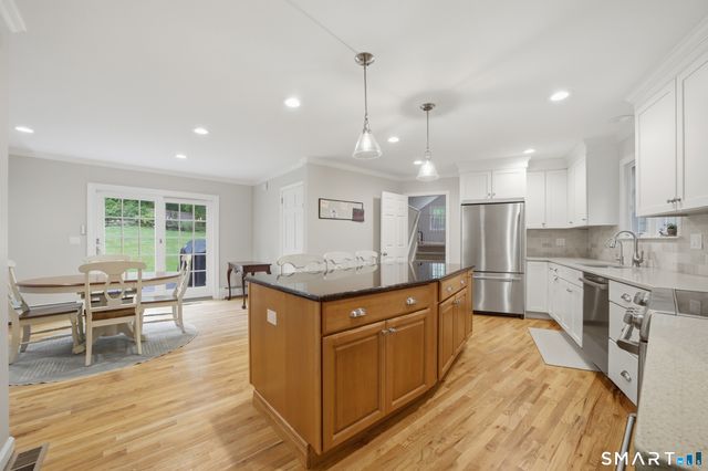 14 Woodchuck Lane, Ridgefield, CT 06877