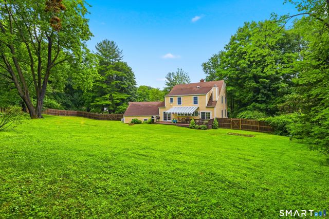 14 Woodchuck Lane, Ridgefield, CT 06877