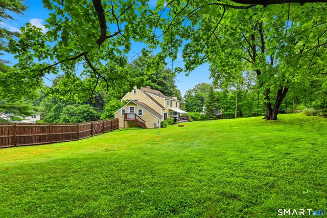 14 Woodchuck Lane, Ridgefield, CT 06877