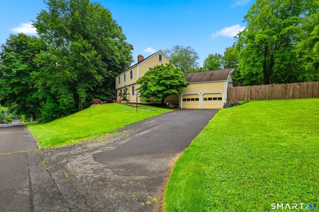 14 Woodchuck Lane, Ridgefield, CT 06877