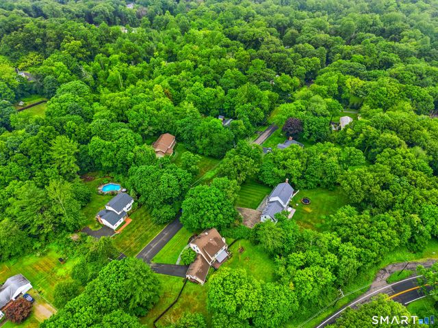 14 Woodchuck Lane, Ridgefield, CT 06877
