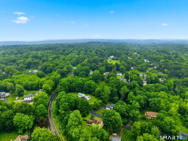 14 Woodchuck Lane, Ridgefield, CT 06877