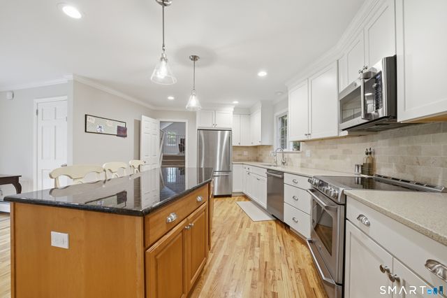 14 Woodchuck Lane, Ridgefield, CT 06877