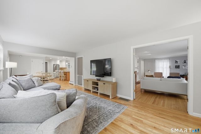 14 Woodchuck Lane, Ridgefield, CT 06877