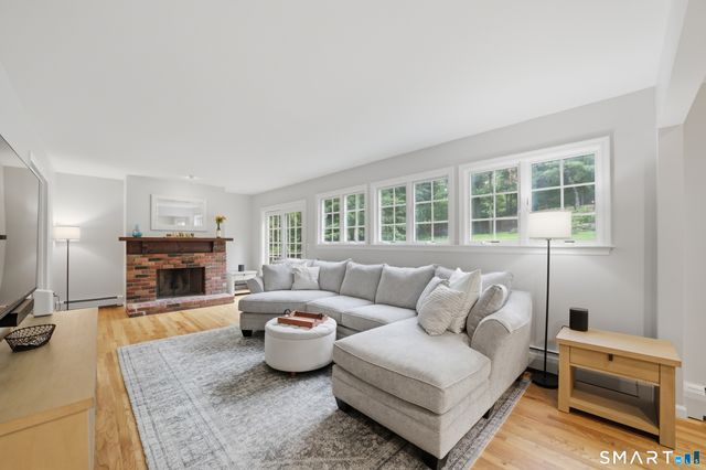 14 Woodchuck Lane, Ridgefield, CT 06877