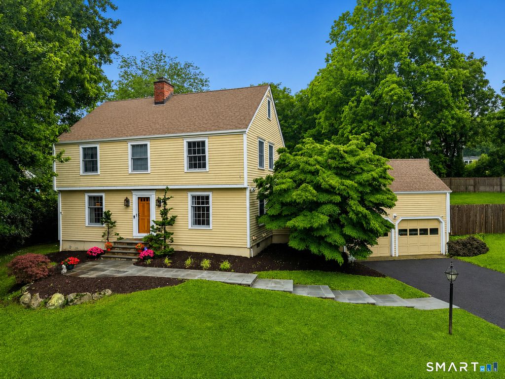 14 Woodchuck Lane, Ridgefield, CT 06877
