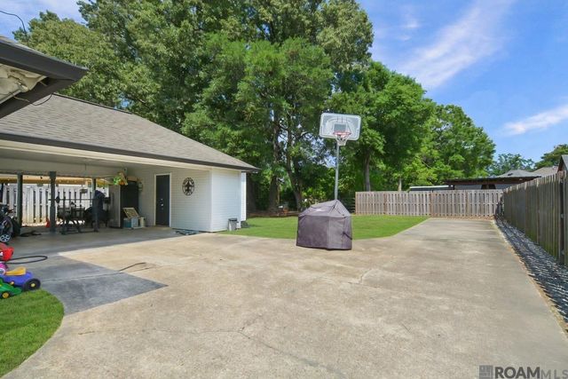 17190 N Lake Dr, Prairieville, LA 70769