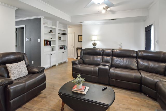 17190 N Lake Dr, Prairieville, LA 70769