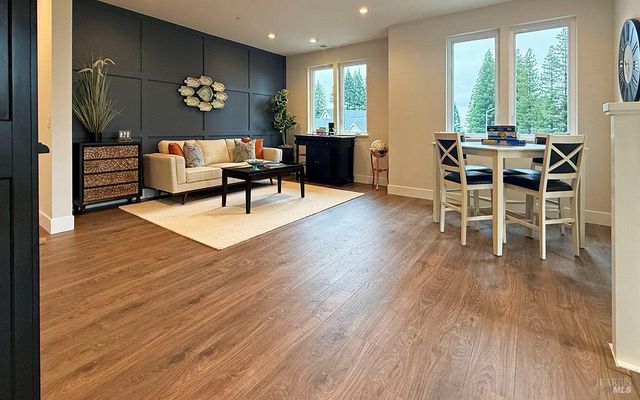 1901 Carlile Pl, Santa Rosa, CA 95403