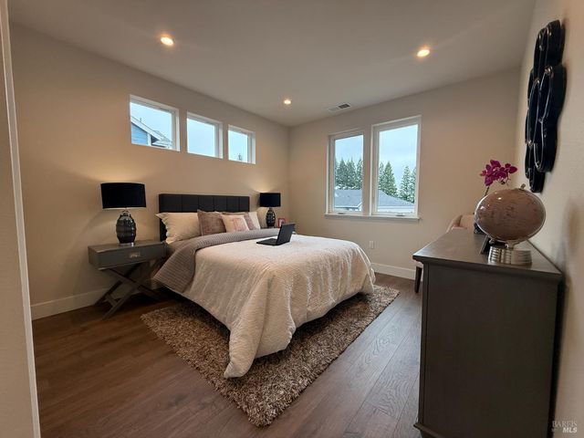 1901 Carlile Pl, Santa Rosa, CA 95403