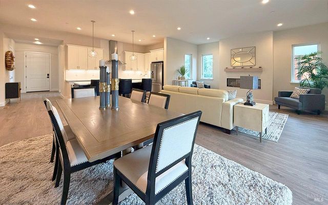 1901 Carlile Pl, Santa Rosa, CA 95403