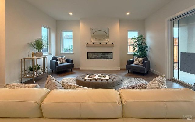 1901 Carlile Pl, Santa Rosa, CA 95403