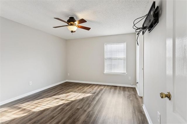 817 Player LN, Newport News, VA 23602