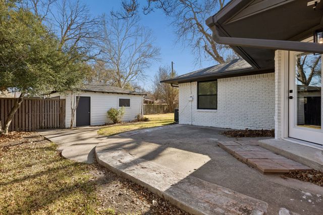 6858 Freemont Street, Dallas, TX 75231