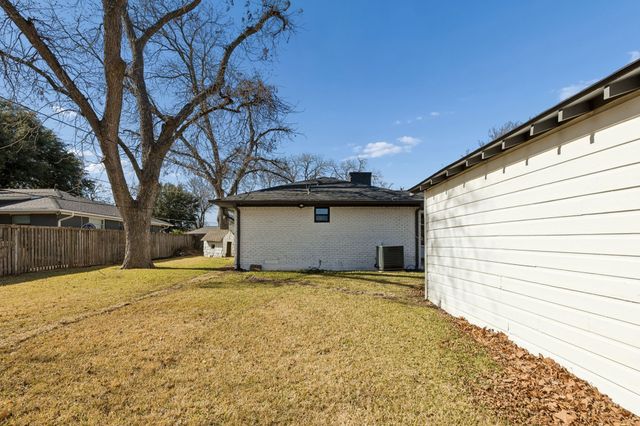 6858 Freemont Street, Dallas, TX 75231