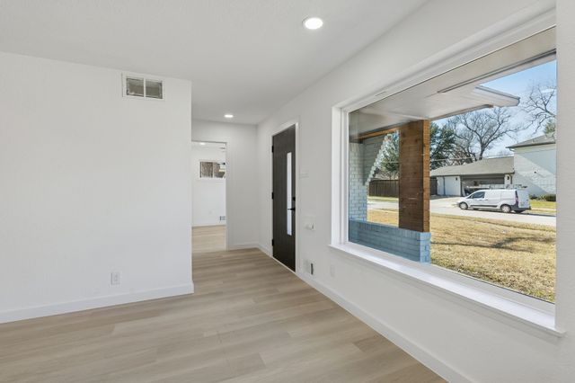 6858 Freemont Street, Dallas, TX 75231