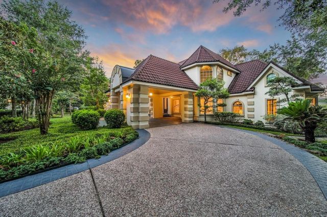 35 W Isle Place, The Woodlands, TX 77381
