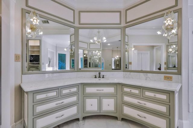35 W Isle Place, The Woodlands, TX 77381