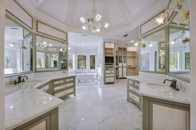35 W Isle Place, The Woodlands, TX 77381