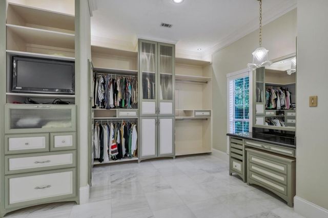 35 W Isle Place, The Woodlands, TX 77381
