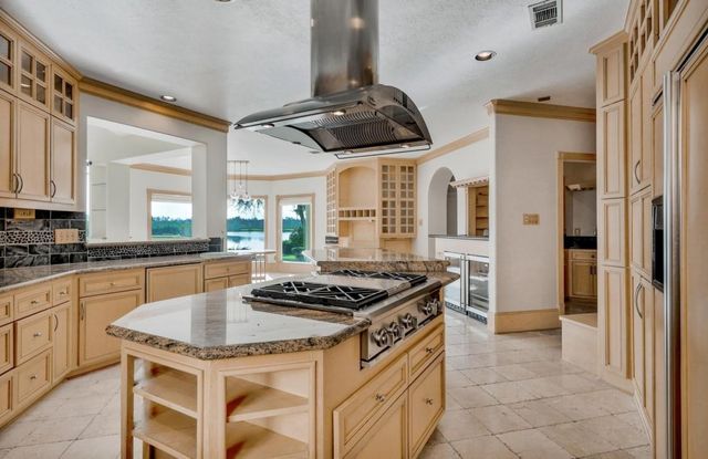 35 W Isle Place, The Woodlands, TX 77381