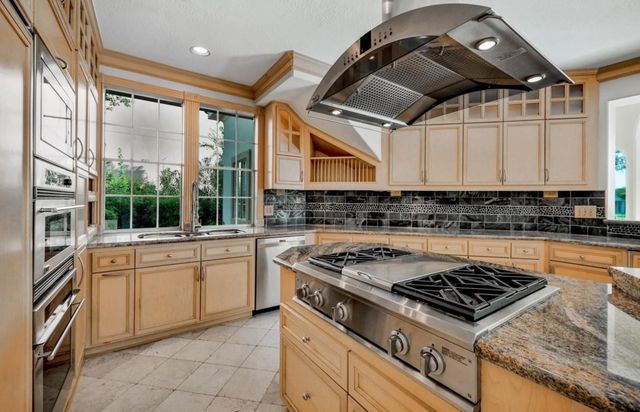 35 W Isle Place, The Woodlands, TX 77381