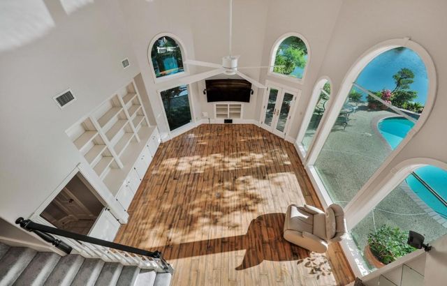 35 W Isle Place, The Woodlands, TX 77381