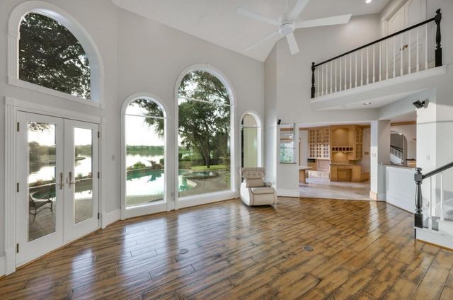 35 W Isle Place, The Woodlands, TX 77381