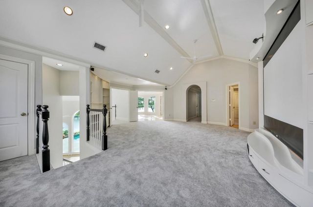 35 W Isle Place, The Woodlands, TX 77381