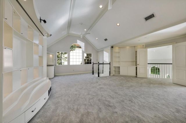 35 W Isle Place, The Woodlands, TX 77381