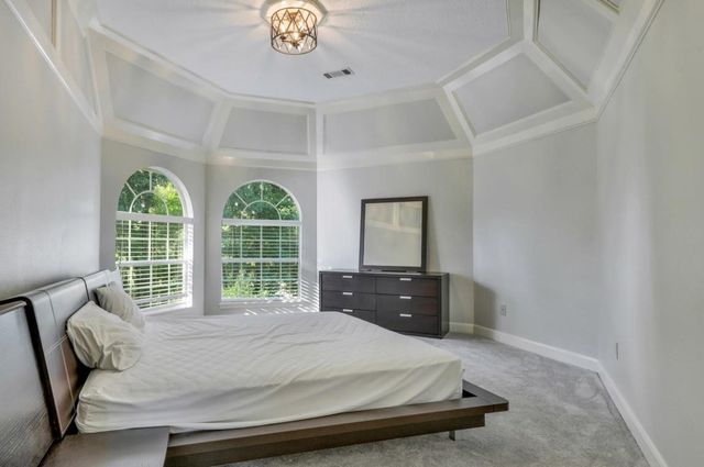 35 W Isle Place, The Woodlands, TX 77381