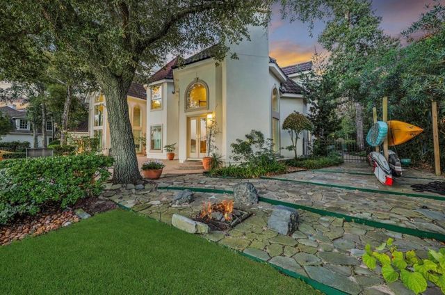 35 W Isle Place, The Woodlands, TX 77381