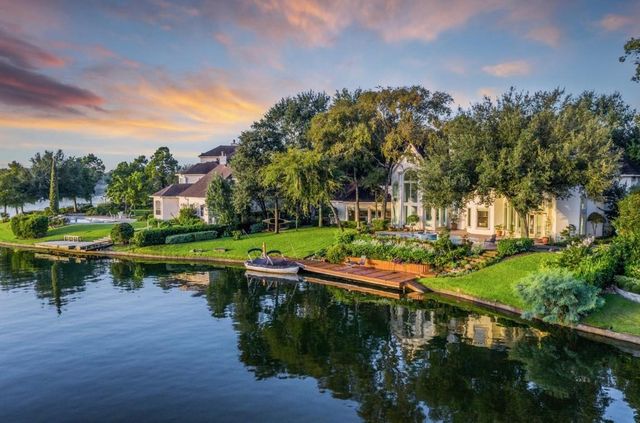 35 W Isle Place, The Woodlands, TX 77381