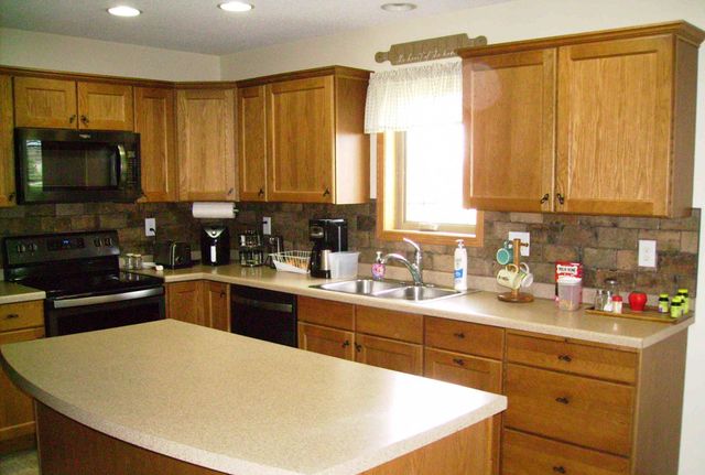 317 Oak Hills Drive, Detroit Lakes, MN 56501