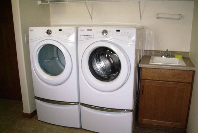 317 Oak Hills Drive, Detroit Lakes, MN 56501