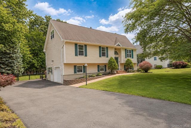 26 Seals Drive, Monroe, NY 10950