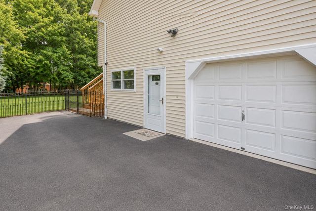 26 Seals Drive, Monroe, NY 10950