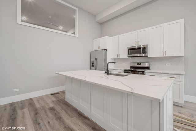 639 W 18th Street 1, Chicago, IL 60616