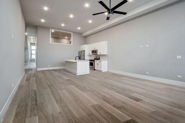 639 W 18th Street 1, Chicago, IL 60616