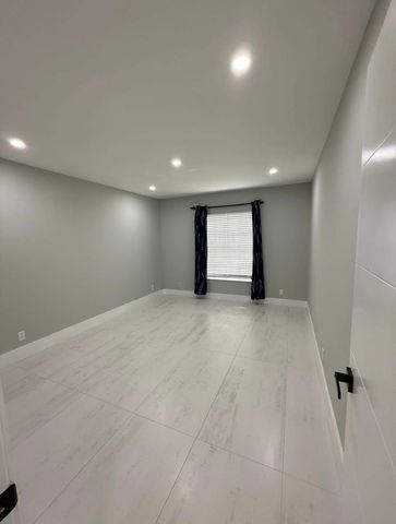 2191 NE 68th Street 403, Fort Lauderdale, FL 33308