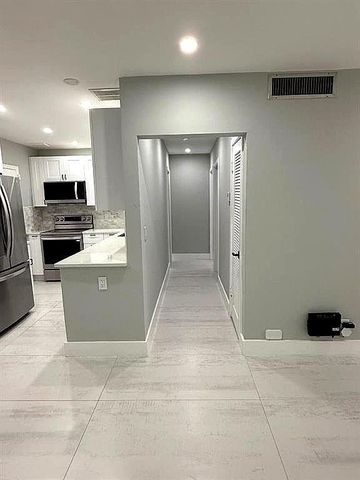 2191 NE 68th Street 403, Fort Lauderdale, FL 33308