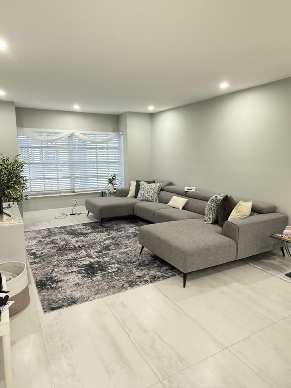 2191 NE 68th Street 403, Fort Lauderdale, FL 33308