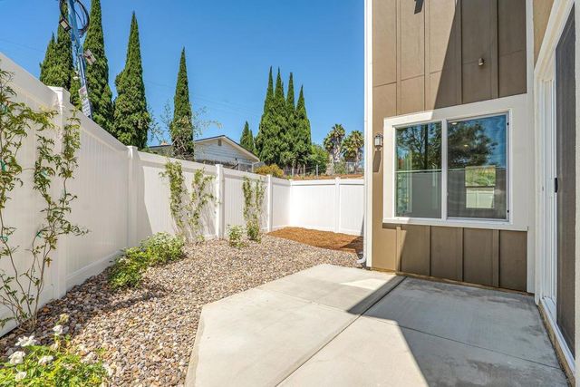 1527 Wingwood, Vista, CA 92083