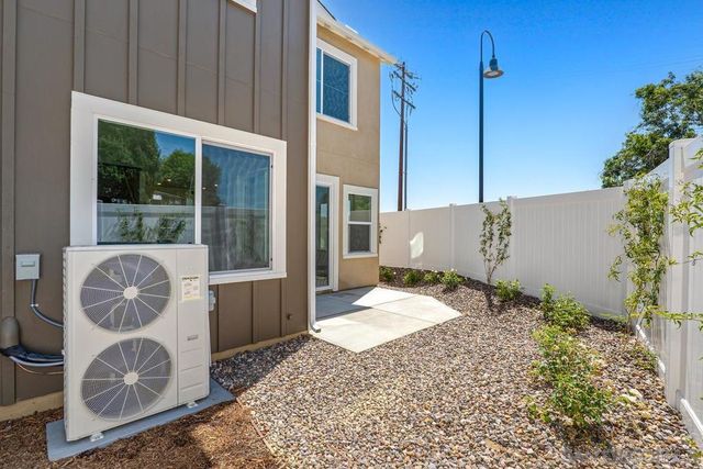 1527 Wingwood, Vista, CA 92083