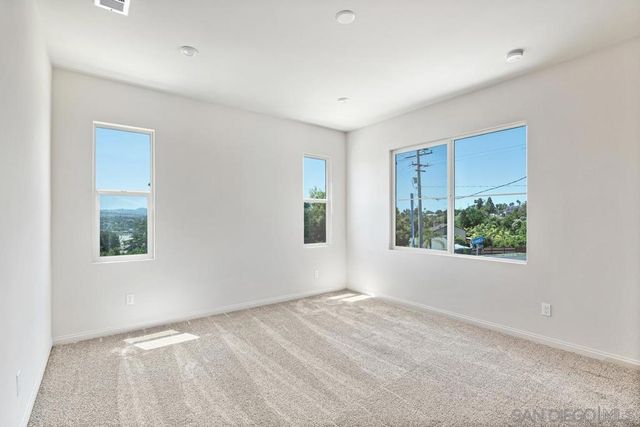 1527 Wingwood, Vista, CA 92083