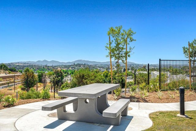 1527 Wingwood, Vista, CA 92083
