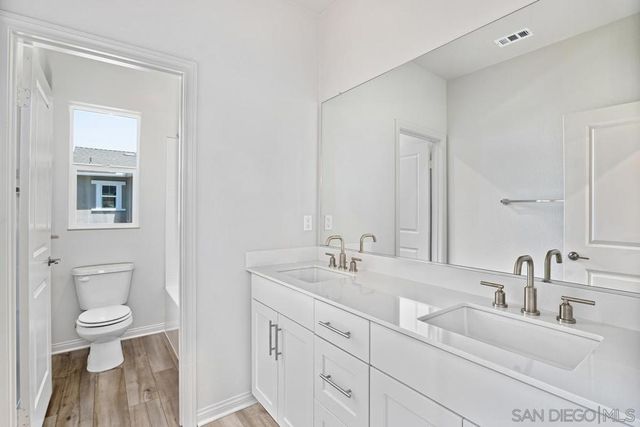 1527 Wingwood, Vista, CA 92083