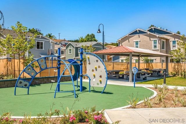 1527 Wingwood, Vista, CA 92083